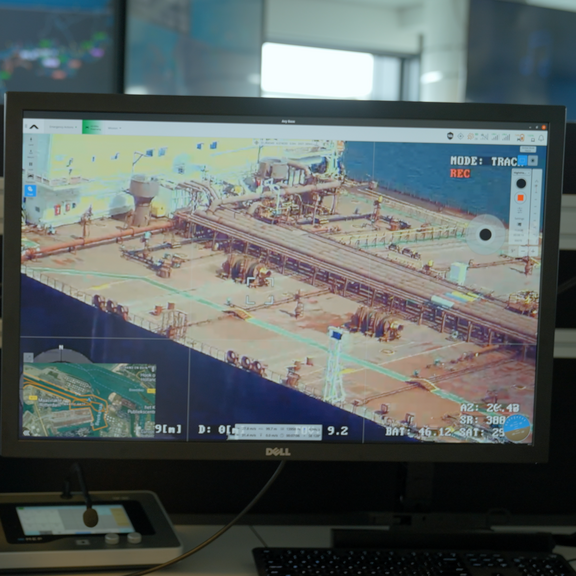 Besturing drone vanuit het Command & Control Centre in het Haven Coördinatie Centrum.