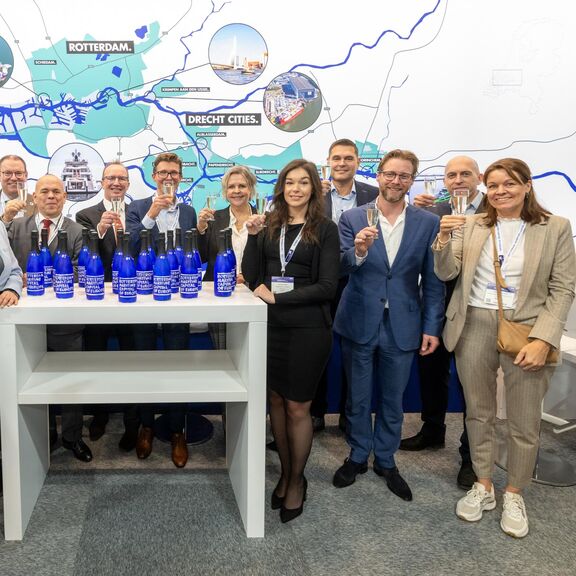 Rotterdam Maritime Capital of Europe partners toast renewal of cooperation during Europort 2023