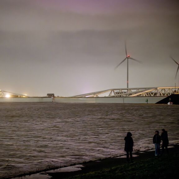 De Maeslantkering is gesloten op donderdag 22 december 2023 door hoogwater. Foto: Rijkswaterstaat