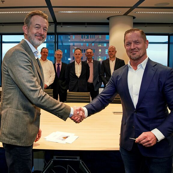 Boudewijn Siemons (CEO en COO a.i. Havenbedrijf Rotterdam) Ben van Kol (Directeur Varo Energy Bunkering)
