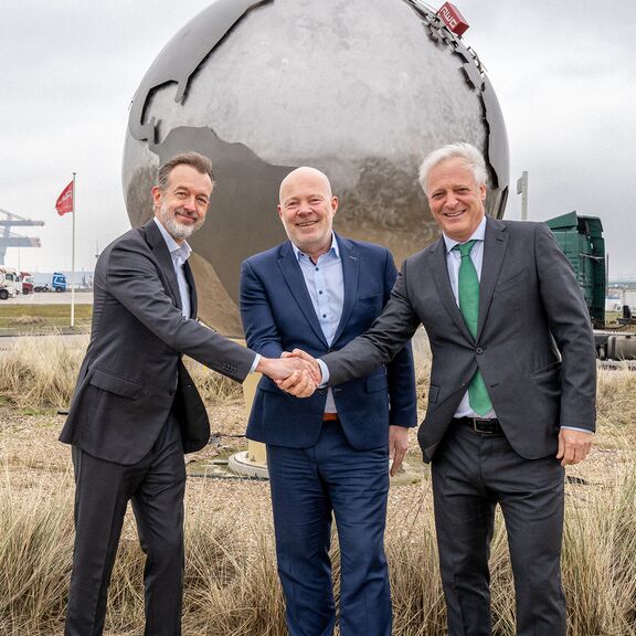 vlnr: Boudewijn Siemons (Havenbedrijf Rotterdam), Robert Simons (Gemeente Rotterdam) & Ronald Lugthart (RWG)