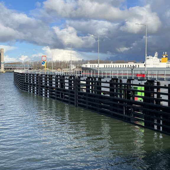 Rozenburgsesluis nieuw remmingwerk