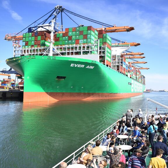 Ever green schip groen Futureland Ferry 