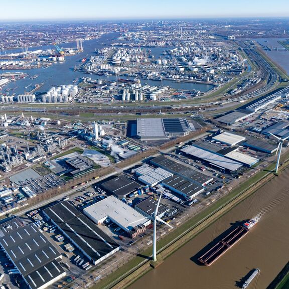 Luchtfoto Botlek Vondelingenplaat