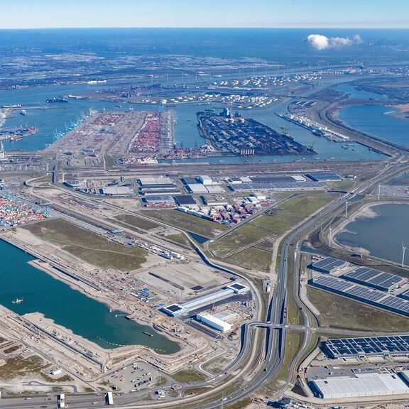 Maasvlakte 2 vanuit de lucht gezien