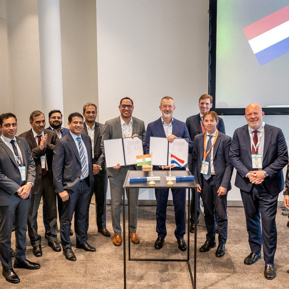 AM Green und die Port of Rotterdam Authority haben eine Absichtserklärung unterzeichnet