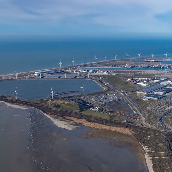 Luchtfoto Maasvlakte 2