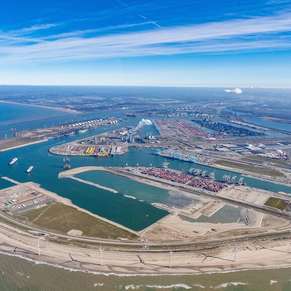 Luchtfoto Maasvlakte