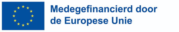 Een afbeelding met het blauwe vlaglogo van de Europese Unie, bestaande uit een cirkel van gele sterren, naast de tekst: “Medegefinancierd door de Europese Unie” in blauwe letters op een witte achtergrond.