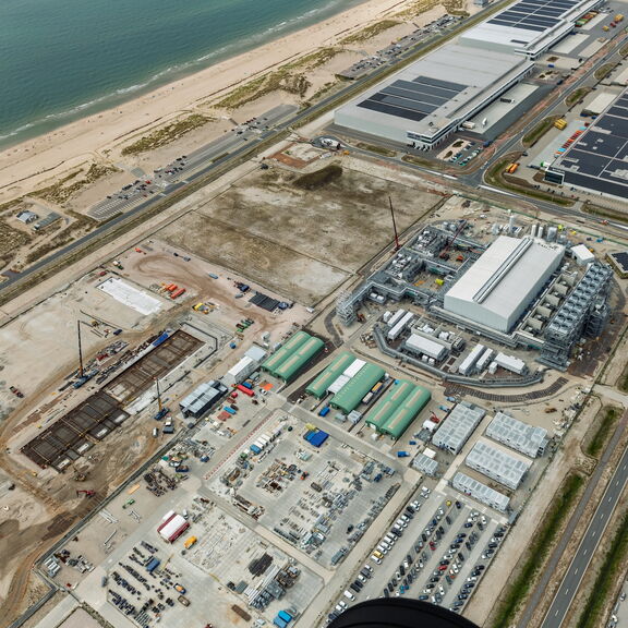 ELYGator und Holland Hydrogen 1 im Bau auf der Maasvlakte 2