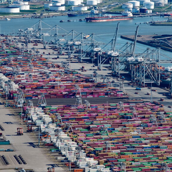 Containerterminal im Rotterdamer Hafen